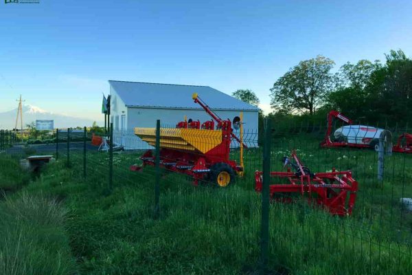 102724424_6807639427_TmEFO